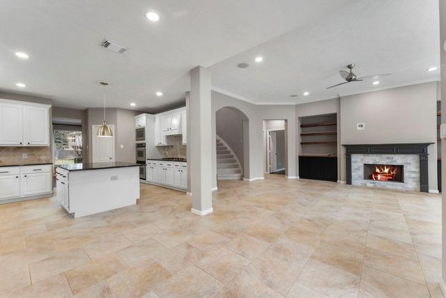 78 S Bardsbrook Circle, The Woodlands, TX 77382