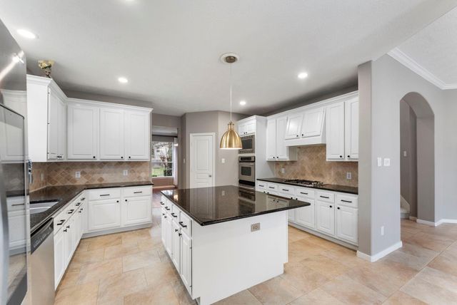 78 S Bardsbrook Circle, The Woodlands, TX 77382