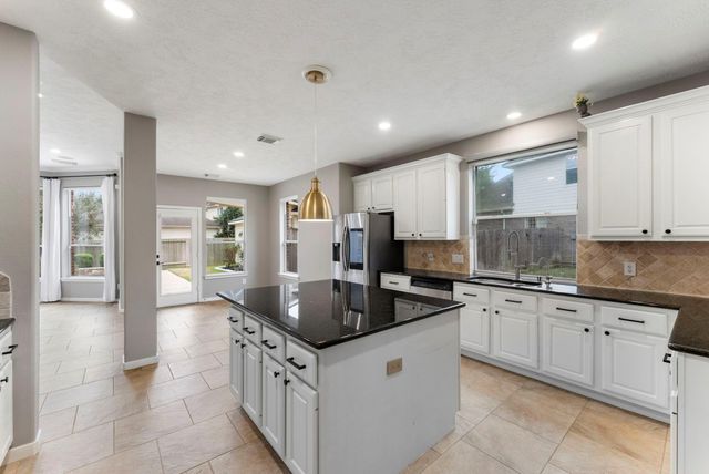 78 S Bardsbrook Circle, The Woodlands, TX 77382