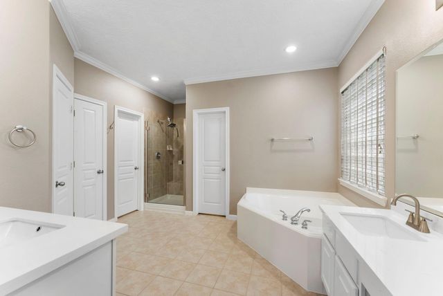 78 S Bardsbrook Circle, The Woodlands, TX 77382