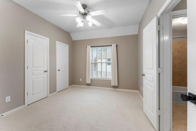 78 S Bardsbrook Circle, The Woodlands, TX 77382