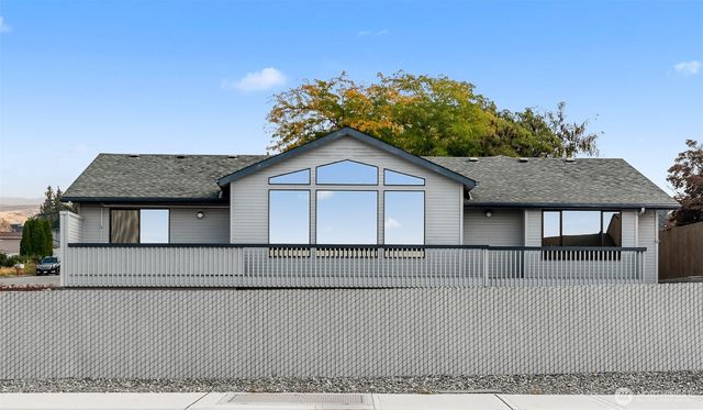 326 Goldcrest Street, East Wenatchee, WA 98802