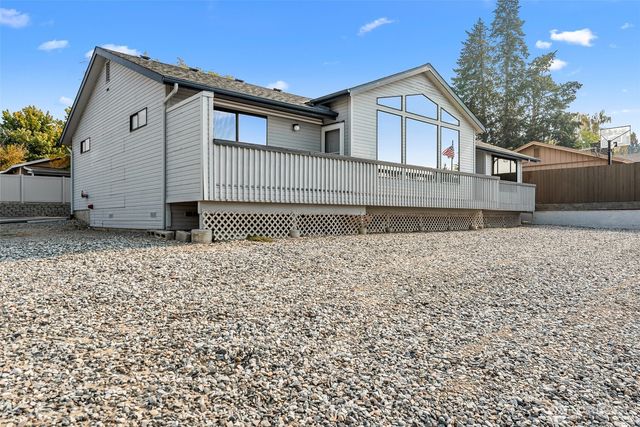 326 Goldcrest Street, East Wenatchee, WA 98802