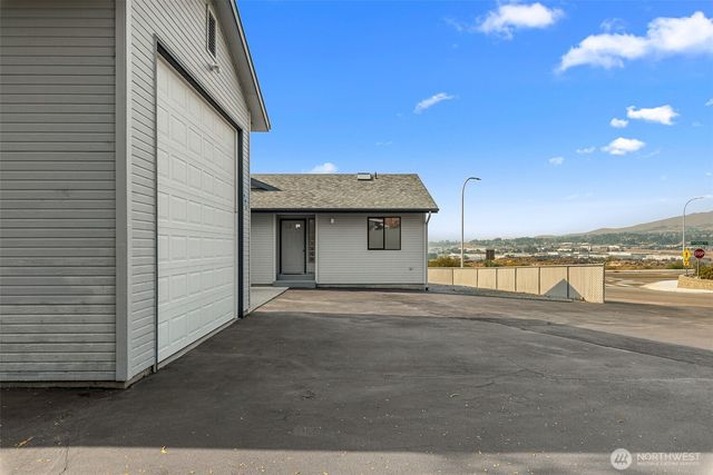 326 Goldcrest Street, East Wenatchee, WA 98802