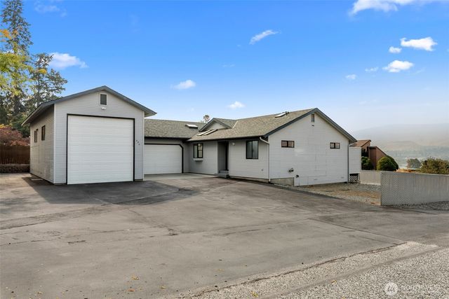 326 Goldcrest Street, East Wenatchee, WA 98802