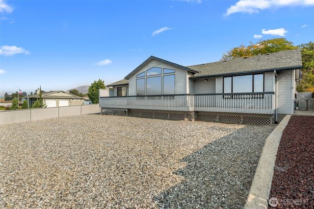 326 Goldcrest Street, East Wenatchee, WA 98802