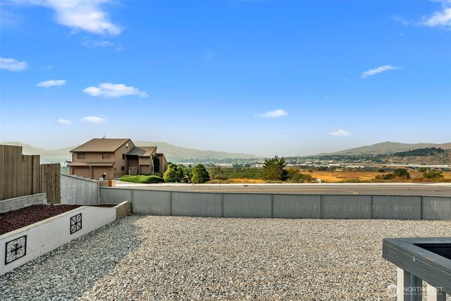 326 Goldcrest Street, East Wenatchee, WA 98802