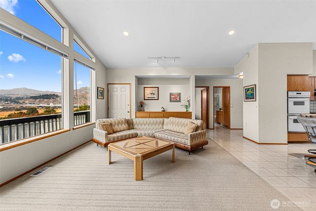 326 Goldcrest Street, East Wenatchee, WA 98802