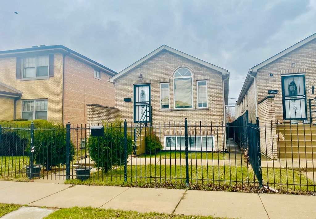 Image 2 of property listing at 8425 S Marshfield Avenue, Chicago, IL 60620