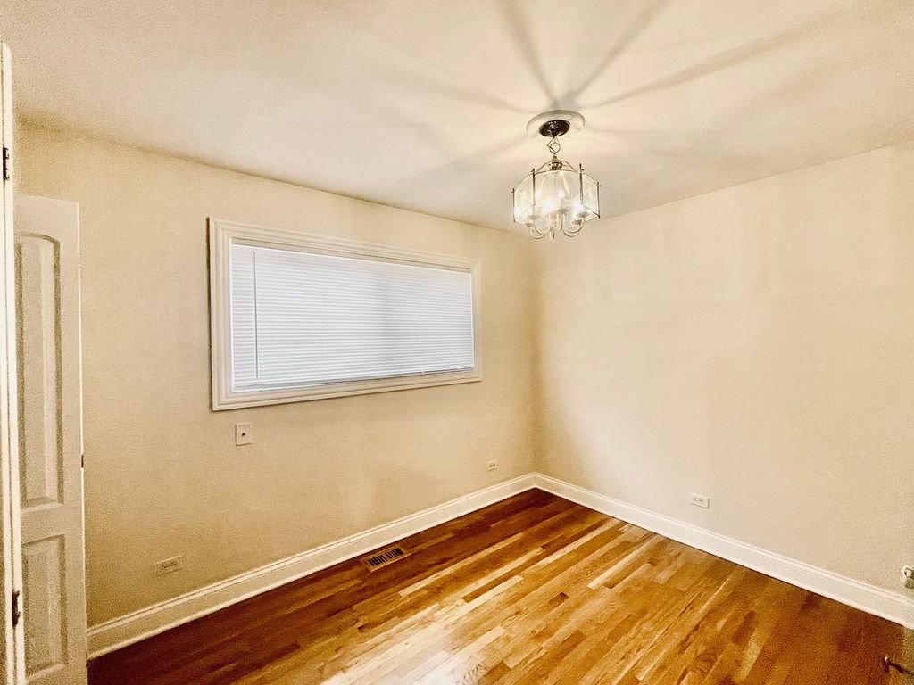 Image 14 of property listing at 8425 S Marshfield Avenue, Chicago, IL 60620