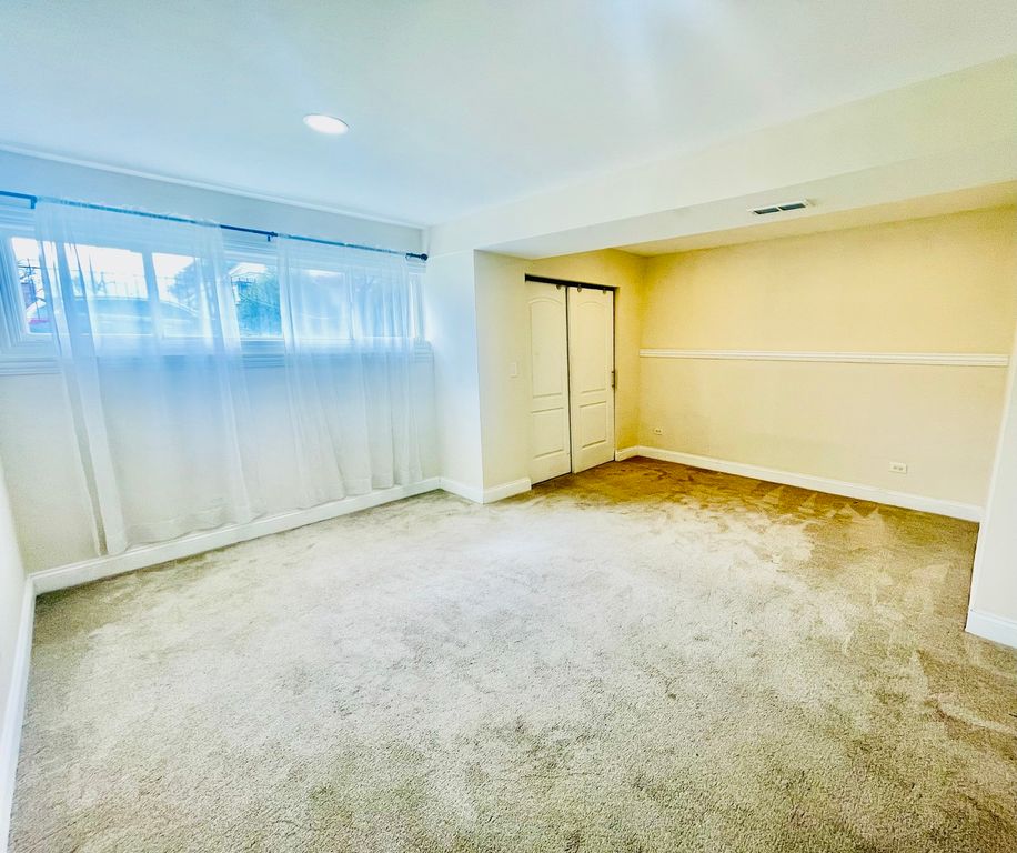 Image 18 of property listing at 8425 S Marshfield Avenue, Chicago, IL 60620