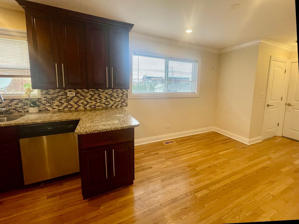 Image 10 of property listing at 8425 S Marshfield Avenue, Chicago, IL 60620