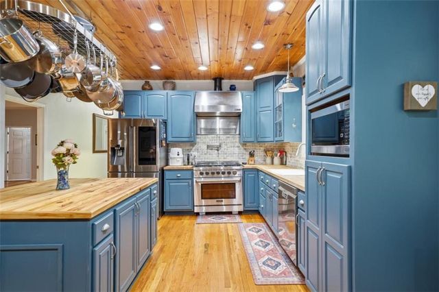 387 Leonard Evans Road, Ellijay, GA 30540