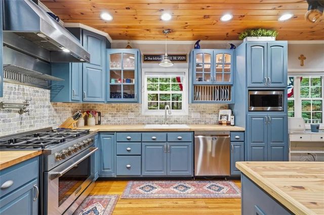 387 Leonard Evans Road, Ellijay, GA 30540