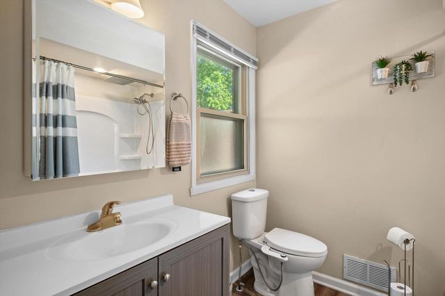 7434 S Logan AVENUE, Oak Creek, WI 53154