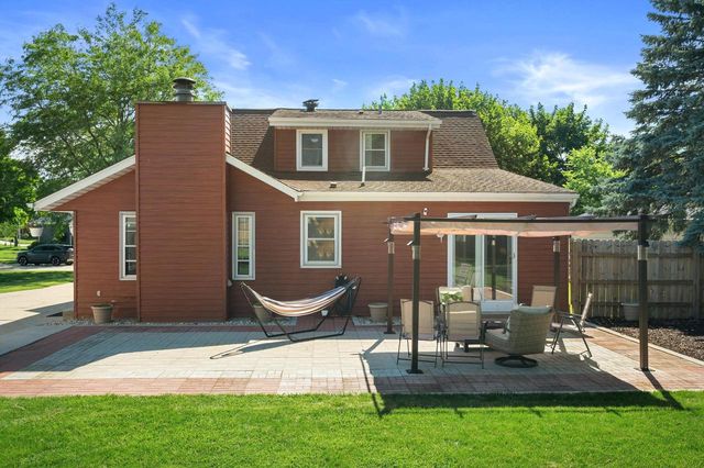 7434 S Logan AVENUE, Oak Creek, WI 53154