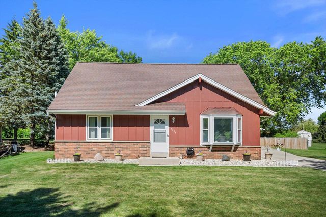7434 S Logan AVENUE, Oak Creek, WI 53154