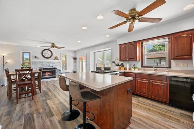 7434 S Logan AVENUE, Oak Creek, WI 53154