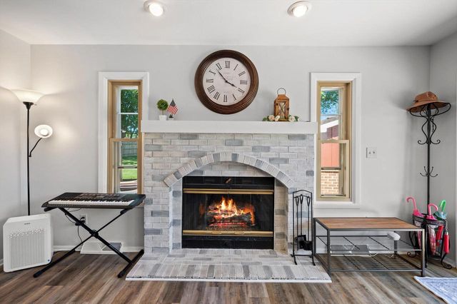 7434 S Logan AVENUE, Oak Creek, WI 53154