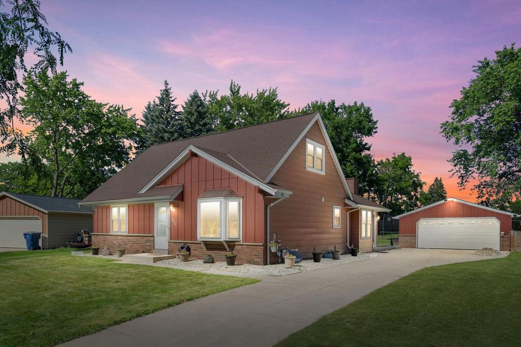 7434 S Logan AVENUE, Oak Creek, WI 53154