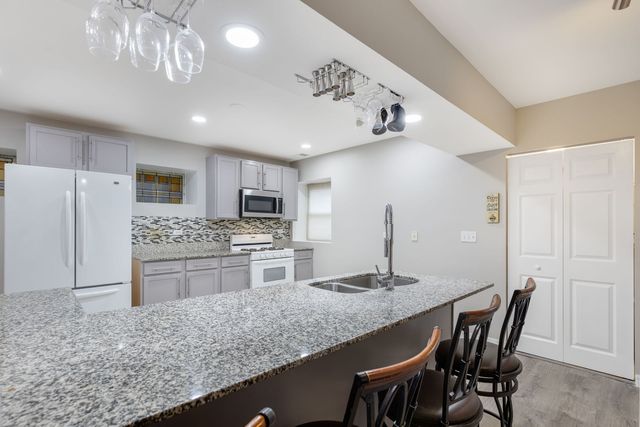 5726 N Kenmore Avenue GS, Chicago, IL 60660