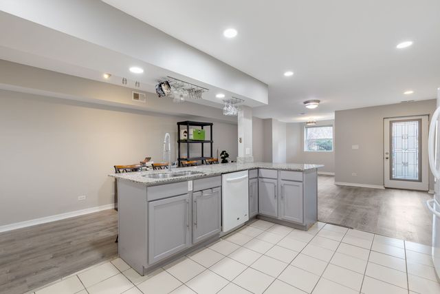 5726 N Kenmore Avenue GS, Chicago, IL 60660