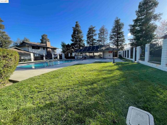 2416 Shadow Ln 74, Antioch, CA 94509
