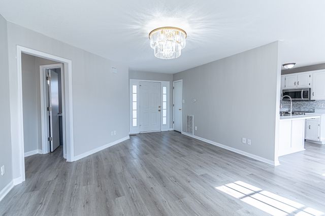 815 Iris Ln, Clarksville, TN 37042
