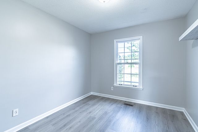 815 Iris Ln, Clarksville, TN 37042