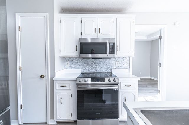 815 Iris Ln, Clarksville, TN 37042