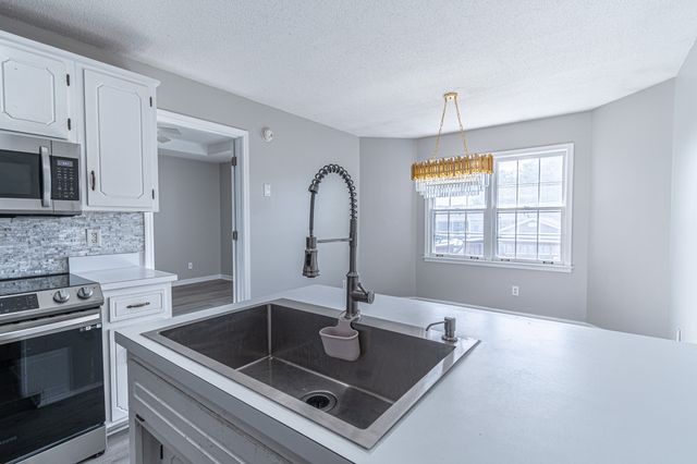 815 Iris Ln, Clarksville, TN 37042
