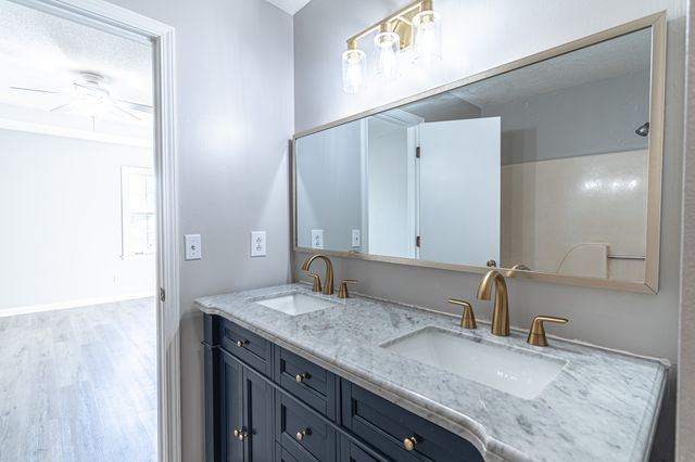 815 Iris Ln, Clarksville, TN 37042