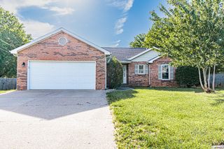 815 Iris Ln, Clarksville, TN 37042
