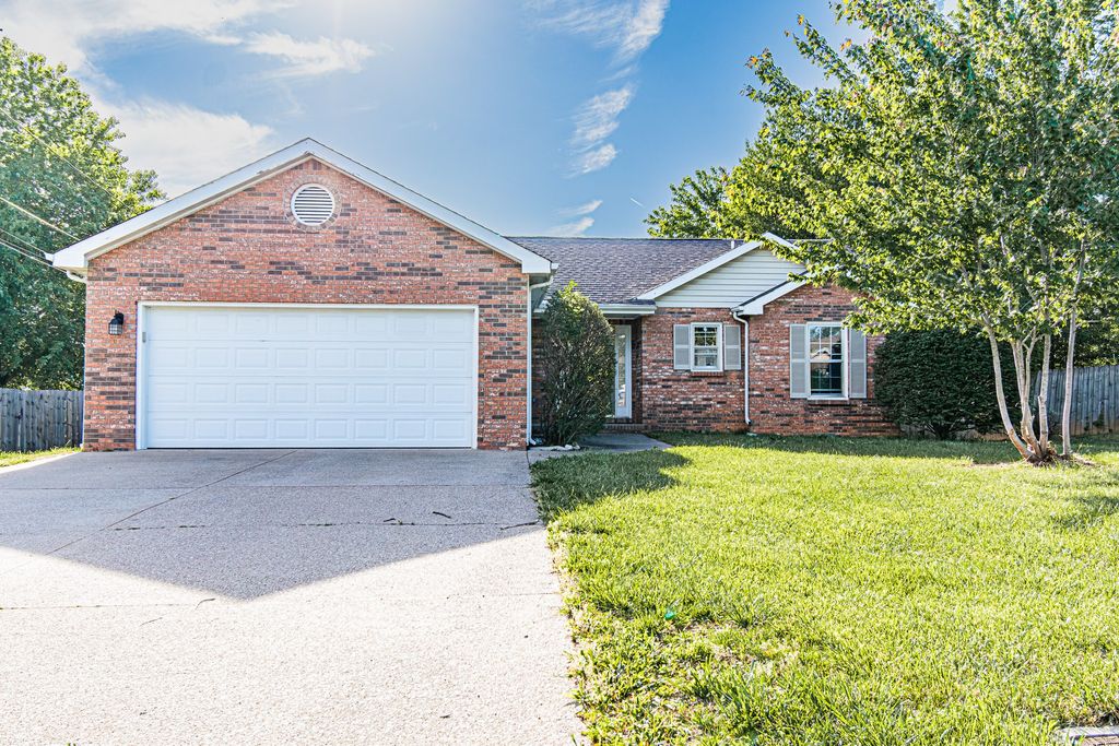 815 Iris Ln, Clarksville, TN 37042