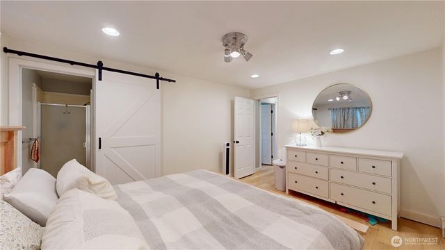 3000 NE 73rd Street, Bremerton, WA 98311