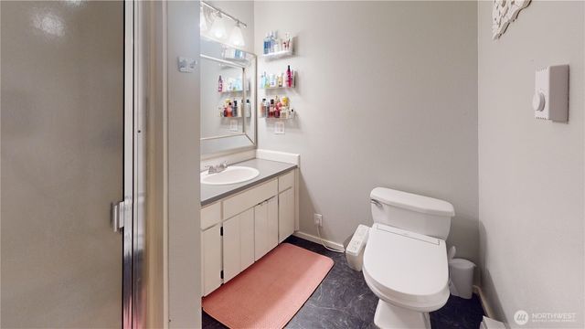 3000 NE 73rd Street, Bremerton, WA 98311