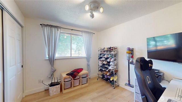 3000 NE 73rd Street, Bremerton, WA 98311