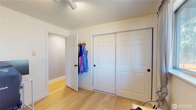 3000 NE 73rd Street, Bremerton, WA 98311