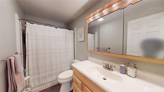 3000 NE 73rd Street, Bremerton, WA 98311