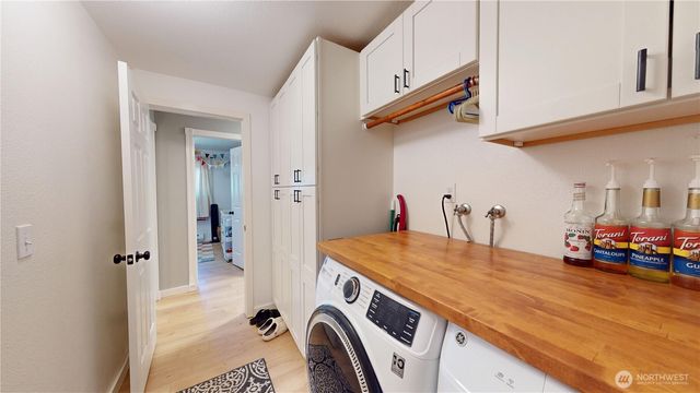 3000 NE 73rd Street, Bremerton, WA 98311