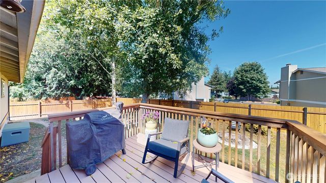 3000 NE 73rd Street, Bremerton, WA 98311