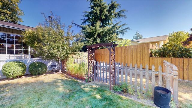 3000 NE 73rd Street, Bremerton, WA 98311