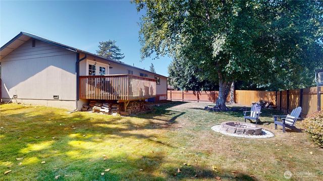 3000 NE 73rd Street, Bremerton, WA 98311