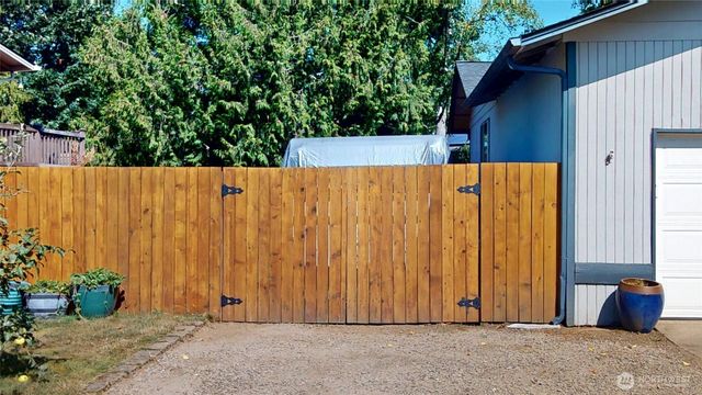 3000 NE 73rd Street, Bremerton, WA 98311