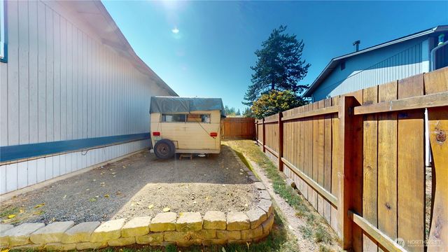3000 NE 73rd Street, Bremerton, WA 98311