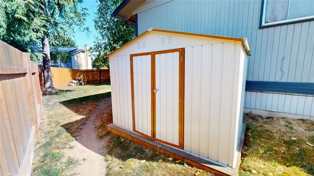 3000 NE 73rd Street, Bremerton, WA 98311