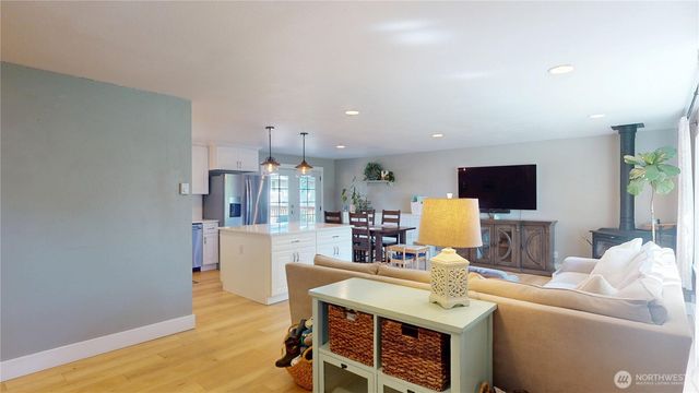 3000 NE 73rd Street, Bremerton, WA 98311