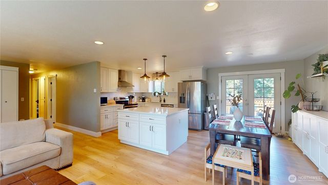 3000 NE 73rd Street, Bremerton, WA 98311