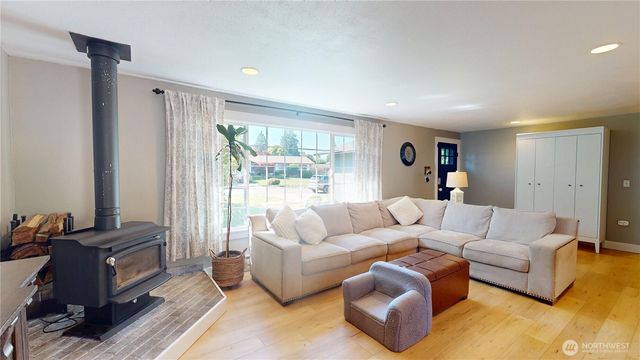 3000 NE 73rd Street, Bremerton, WA 98311
