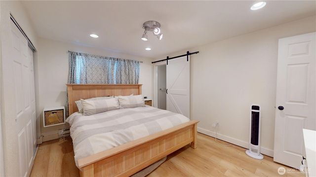 3000 NE 73rd Street, Bremerton, WA 98311